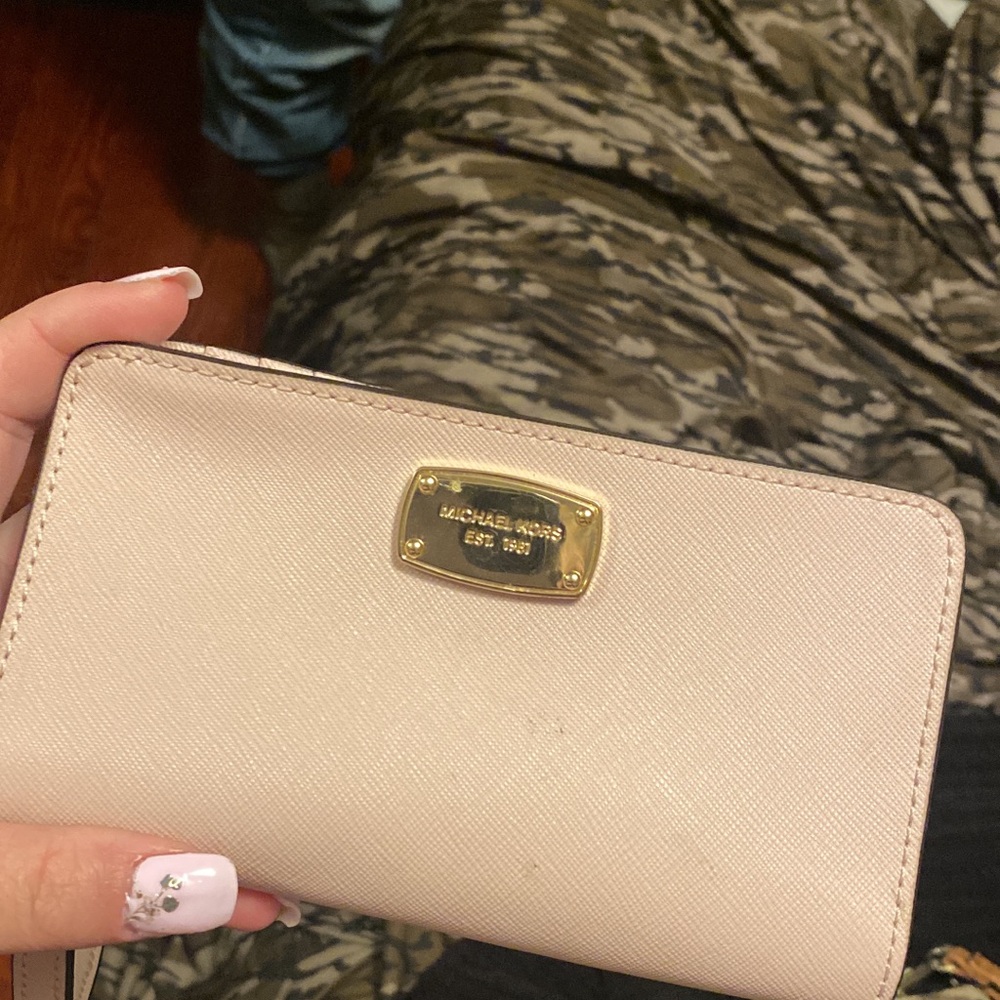 Michael Kors Cream Wallet